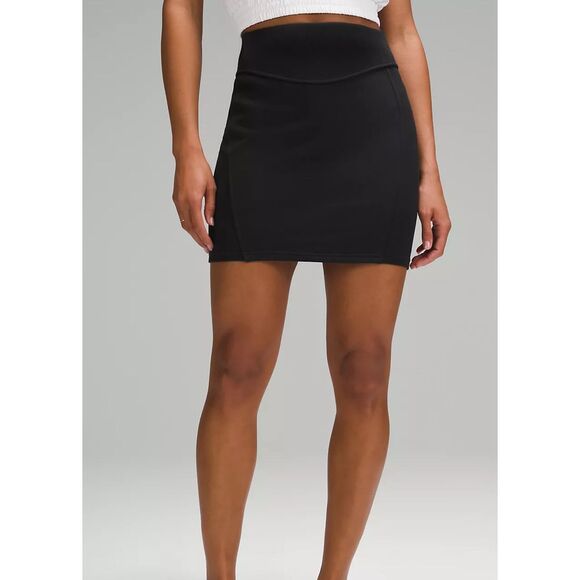 lululemon athletica Dresses & Skirts - Lululemon - Scuba High-Rise Mini Skirt - black - size XL